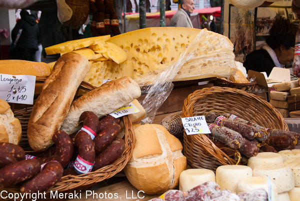 Photo of cheese, fiambres, and bread